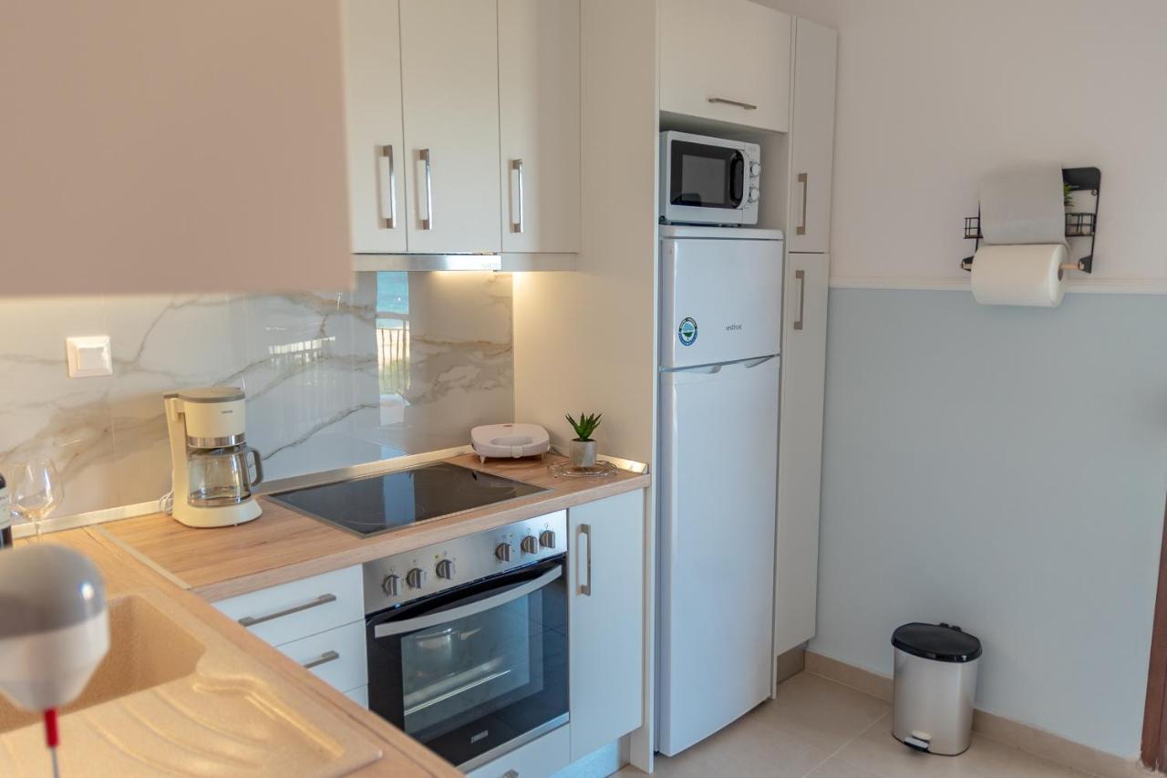 Dimi Seafront Apartment By Rentals Pro Services - Nea Moudania Exterior photo